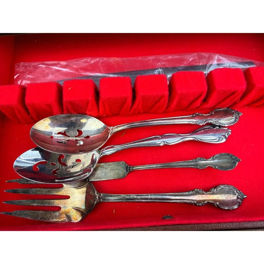 1847 Rogers Bros Reflection Silverplate Flatware Set International Silver Chest